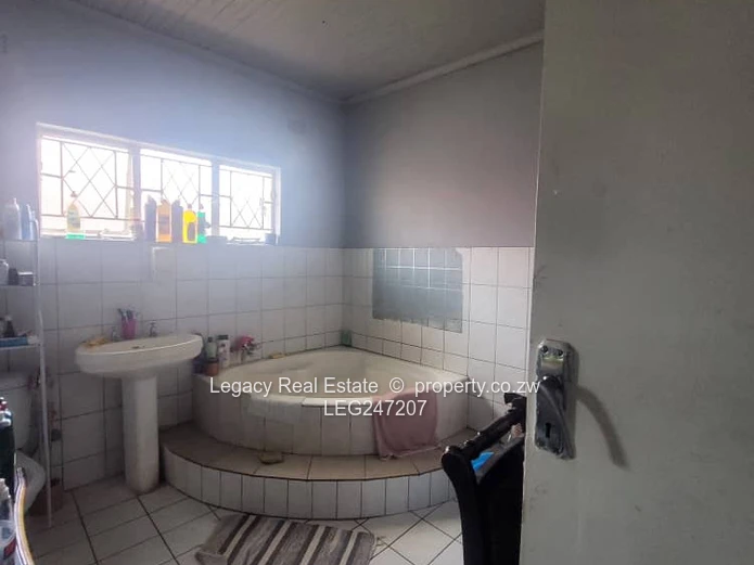 Zimre Park Rental With Borehole And Solar System