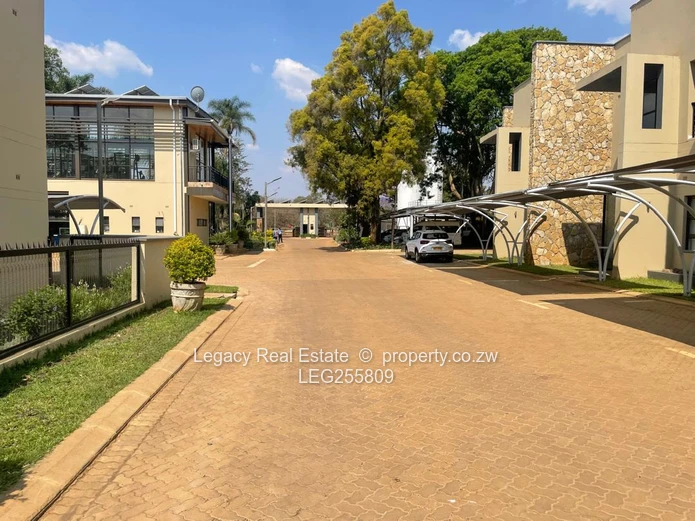 Golden Stairs 3bed duplex - En-suite & Borehole