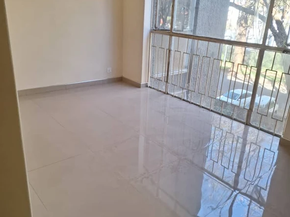 2 Bedroom Flat & Apartment