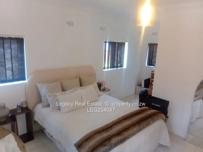 Spacious 6-Bed Home with Open-Plan Living & Borehole — Borrowdale Brooke