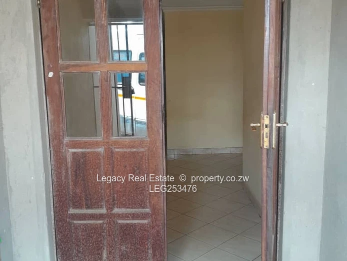 Zimre Park 5-Bed Home with Borehole, Garage & Driveway (Sole Mandate)