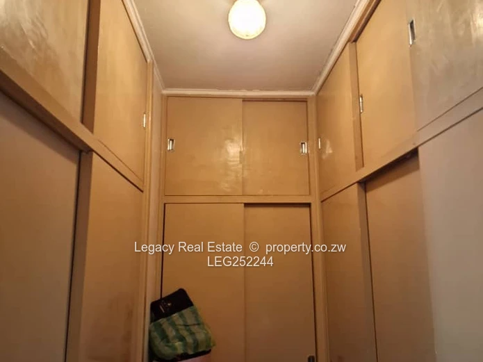 4-Bed Home with Borehole on 4000m² in Waterfalls