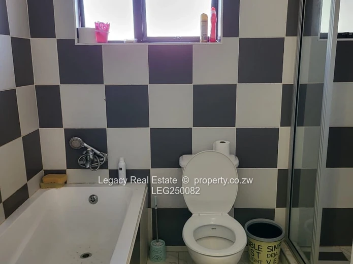 Houghton Park 4-Bed Home with Flatlet, Fitted Kitchen & Garden