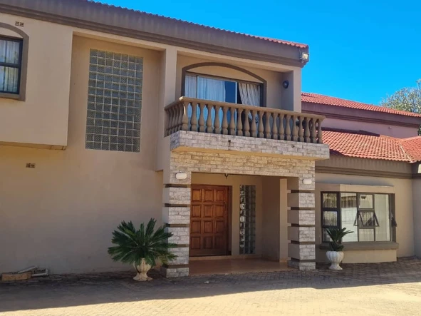 6 Bedroom House