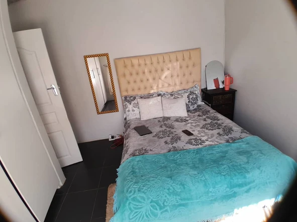 4 Bedroom Flat & Apartment