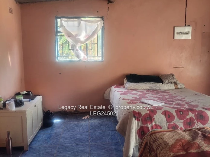 Incomplete 4 bedroomed House in Knowe on a 2000sqm land