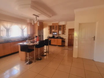 6 Bedroom House