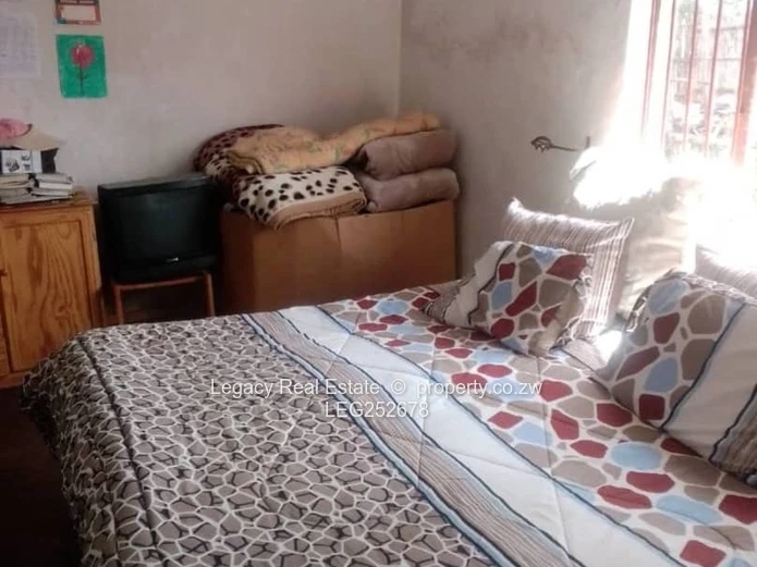 3-Bed Home with Cozy Lounge & Tiled Bath – Crowhill Views
