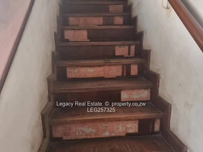 Avenues CBD 2-Bed Flat — Balcony, Parking & Fitted Kitchen