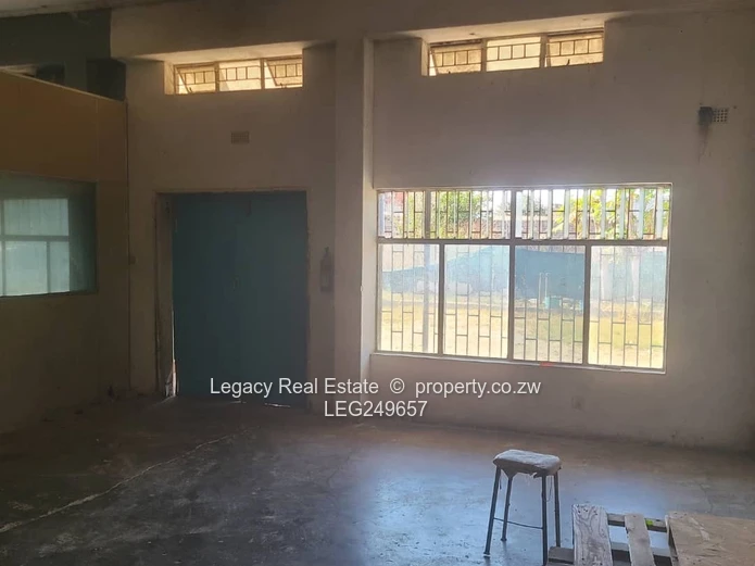 Chitungwiza Commercial Warehouse – Ideal For Manufacturing And Distribution