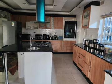 5 Bedroom House