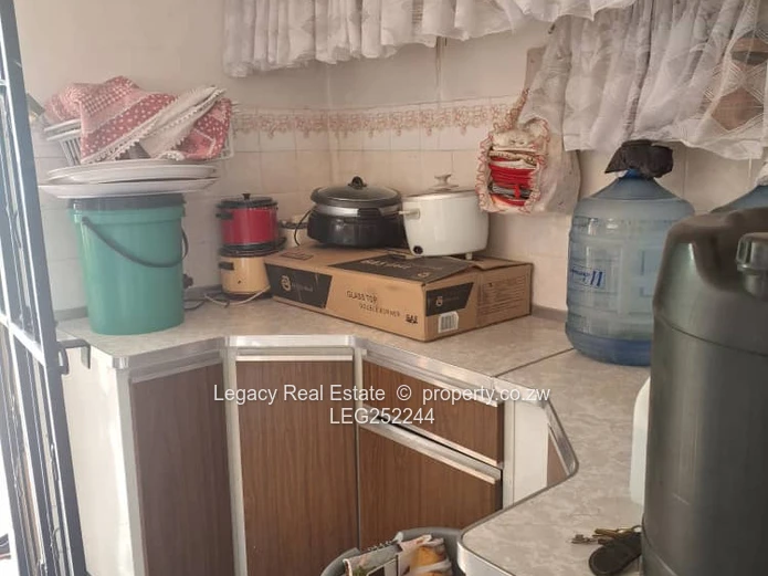 4-Bed Home with Borehole on 4000m² in Waterfalls