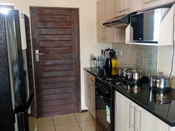 2 Bedroom Flat & Apartment
