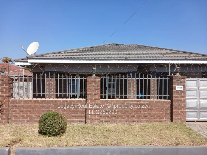 Madokero 3-Bed Brick Home - Borehole & Bright Lounge