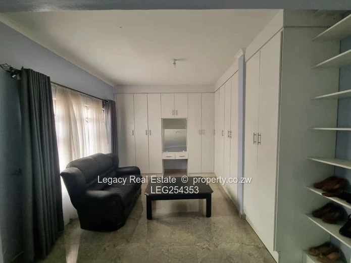 Modern 5BR/3BA in Sandton Park, Harare West — 1000m² + Borehole (Sole Mandate)