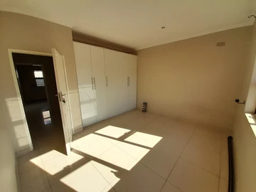 3 Bedroom Flat & Apartment