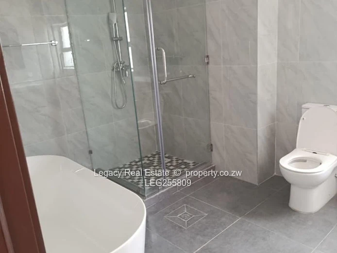 Golden Stairs 3bed duplex - En-suite & Borehole