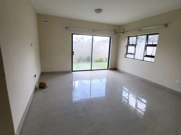 2 Bedroom Flat & Apartment