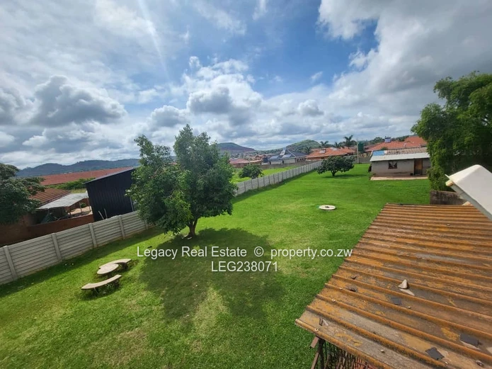 Prime 3,200sqm Stand with House & Staff Quarters