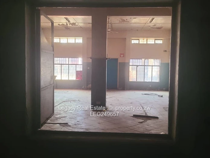 Chitungwiza Commercial Warehouse – Ideal For Manufacturing And Distribution