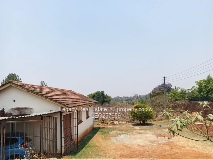 Borrowdale, Harare North – 4000 m2 Stand on Tarred Road ,septic and a borehole