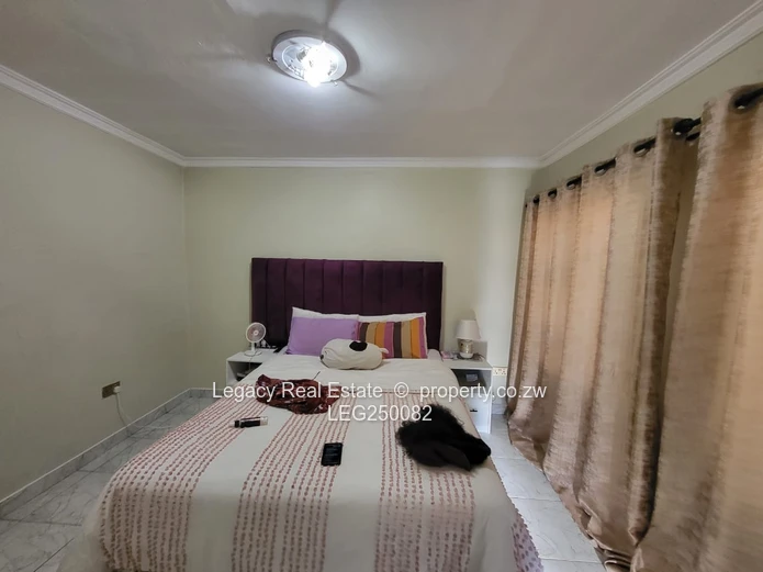 Houghton Park 4-Bed Home with Flatlet, Fitted Kitchen & Garden