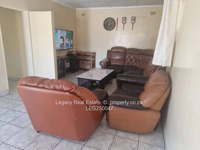 Sunny 2-Bed Cottage in Marlborough, Harare West — Borehole