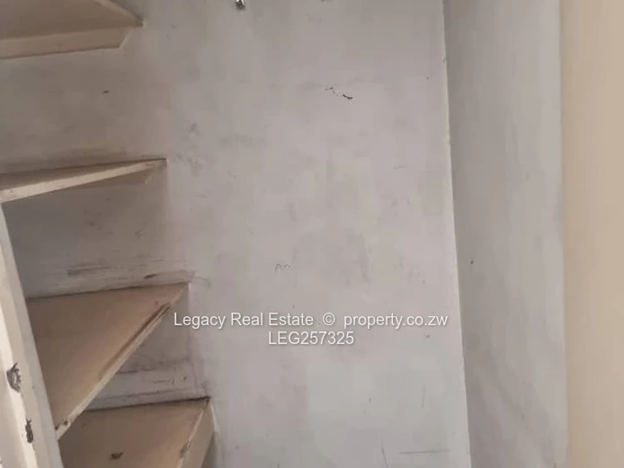 Avenues CBD 2-Bed Flat — Balcony, Parking & Fitted Kitchen