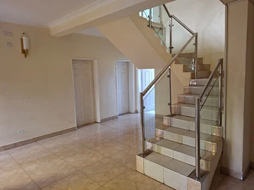 6 Bedroom House