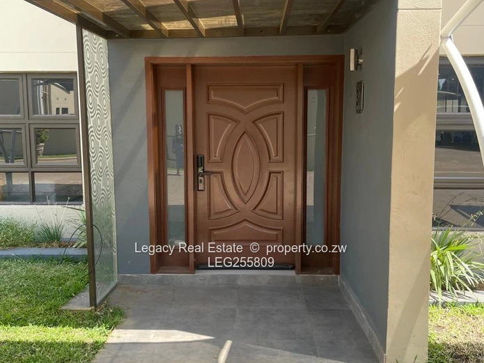 Golden Stairs 3bed duplex - En-suite & Borehole