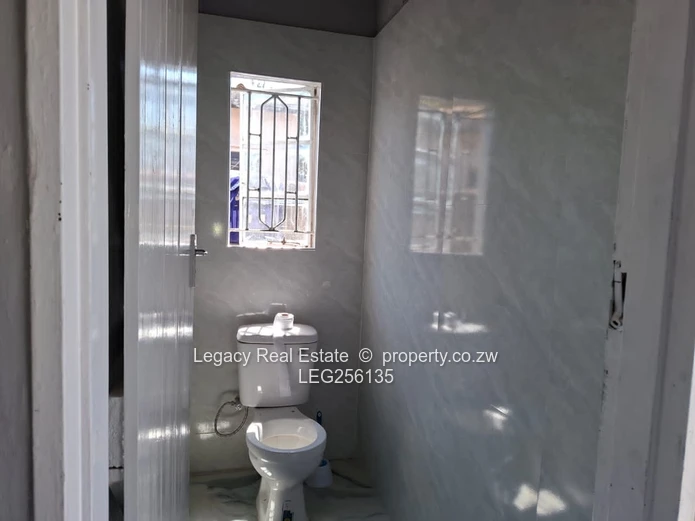 Chitungwiza 2-Bed Tiled House with Garden & Verandah