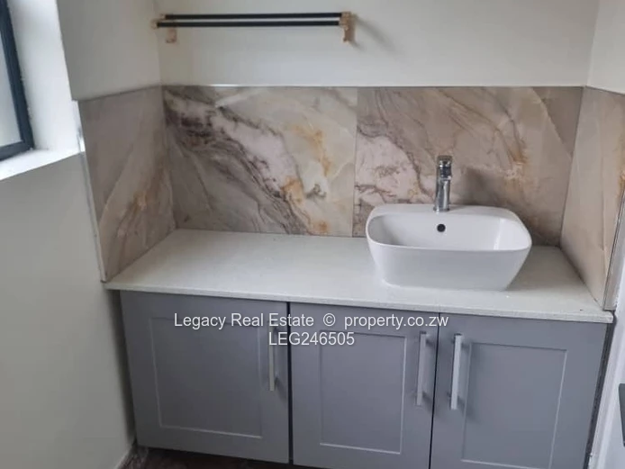 High-End Helesvale Home With Gym & Borehole.