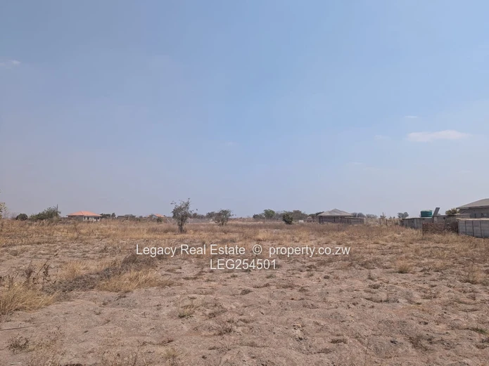 2100 sqm Norton stand — flat site with gravel access (Sole Mandate)