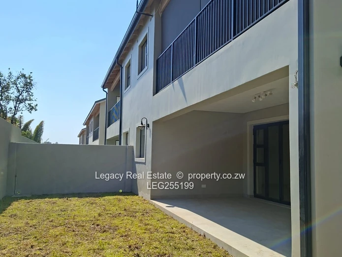 Stylish 3-Bed Garden Flat Greendale with Shade Carport & En-Suite