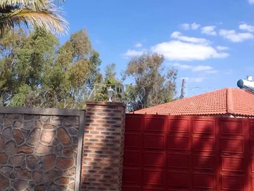Expansive Ruwa Rockview Retreat  Ideal for Family Living or Investment!