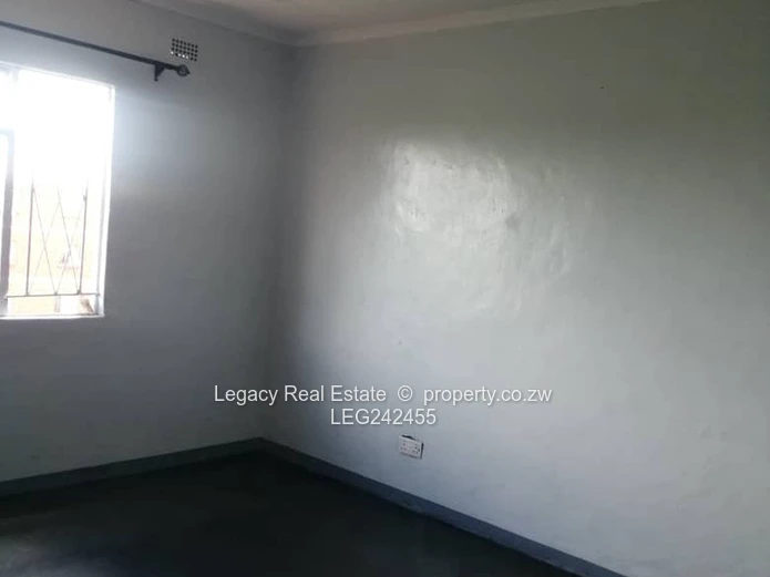 Willowvale 2-Bedroom Flat for Sale (3rd Floor)