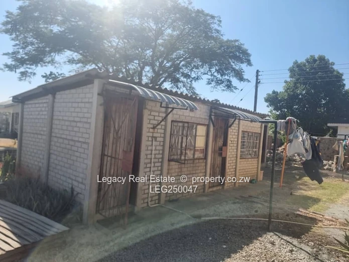 Sunny 2-Bed Cottage in Marlborough, Harare West — Borehole