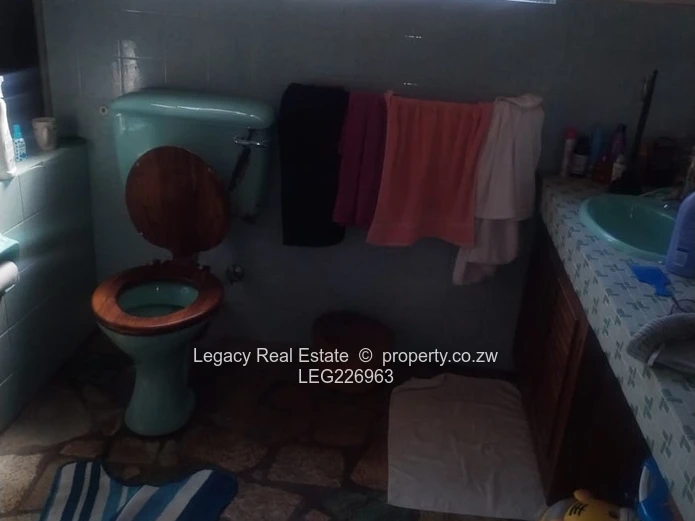 Spacious Hatfield Property with Main House, Guest Wing & Cottage