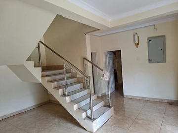 6 Bedroom House
