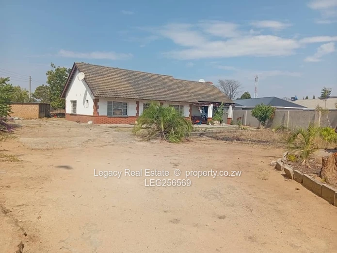 Waterfalls: 3-Bed Home, 2600m² Stand with Borehole