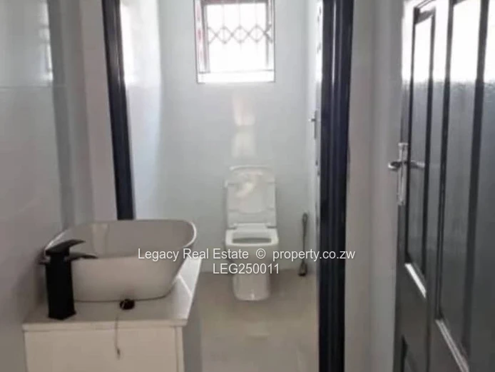 Stylish 4-Bed Townhouse Ashdown Park — Borehole & Modern Baths (Sole Mandate)
