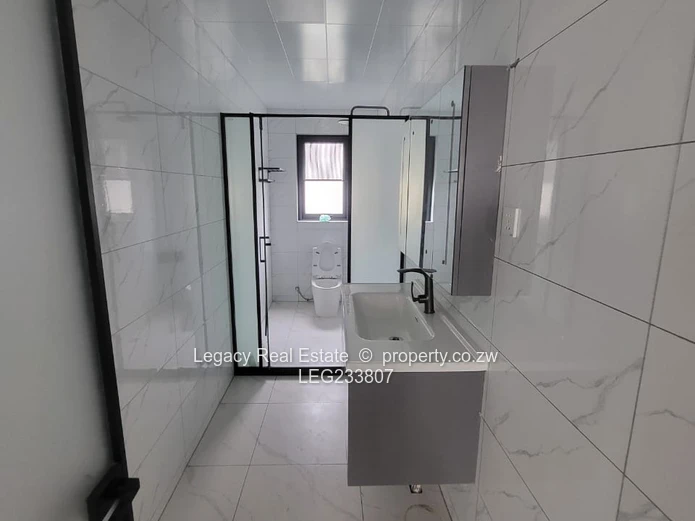 Exclusive High-End 5-Bedroom Residence in Pomona,Modern Luxury Living