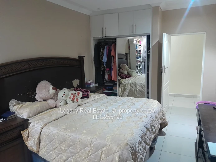4-Bed Mabvazuva Townhouse with Borehole & Modern Kitchen (Sole Mandate)
