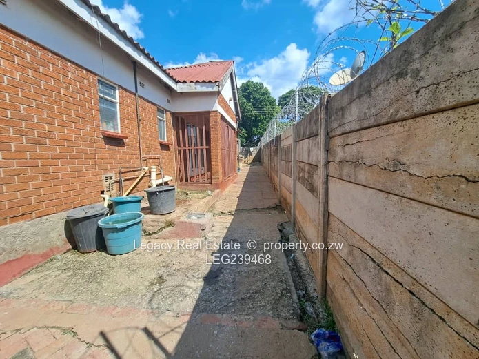 Dzivarasekwa Gunhill Family Home with ensuite & borehole (USD BANK TRANSFER ACCEPTED)