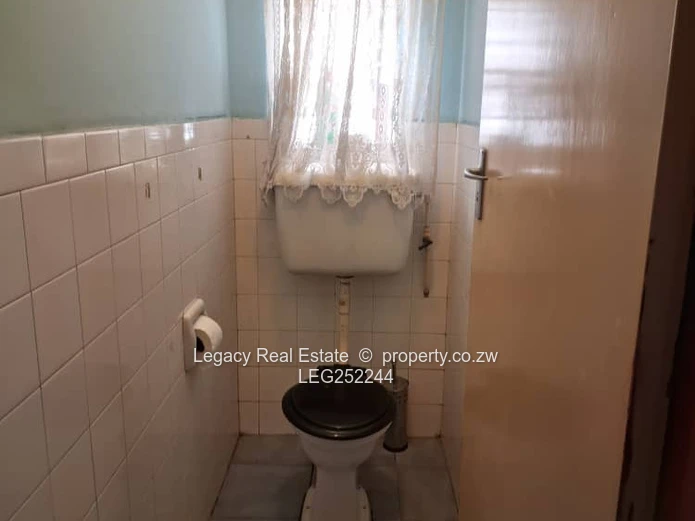 4-Bed Home with Borehole on 4000m² in Waterfalls