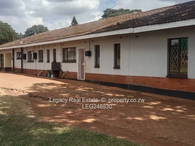 Imposing Marlborough Property With Borehole And Cottage,Large Title Deed Property .