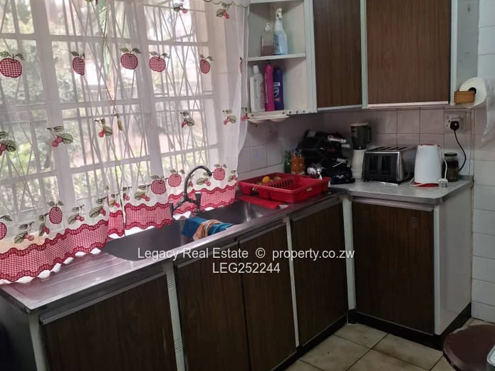 4-Bed Home with Borehole on 4000m² in Waterfalls