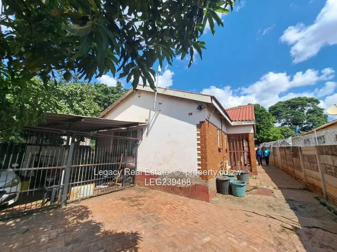 Dzivarasekwa Gunhill Family Home with ensuite & borehole (USD BANK TRANSFER ACCEPTED)