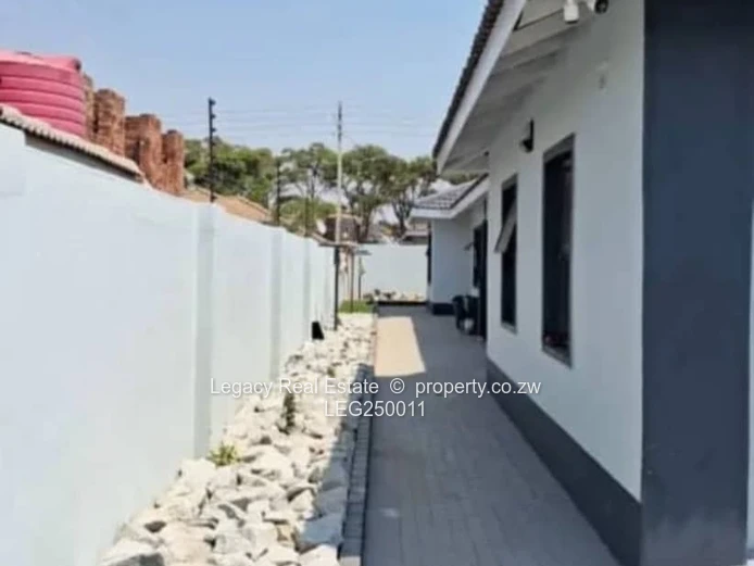 Stylish 4-Bed Townhouse Ashdown Park — Borehole & Modern Baths (Sole Mandate)