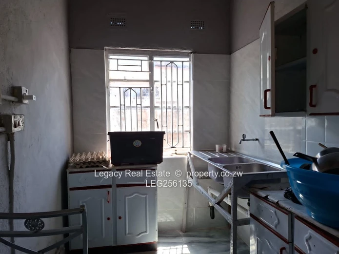 Chitungwiza 2-Bed Tiled House with Garden & Verandah